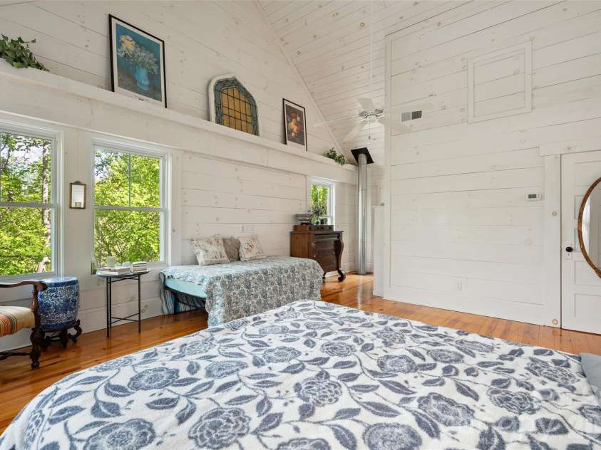 580 Split Pine Cove, Clyde, NC 28721.  MLS# CAR4375896, YatesRealty ID 19546. 