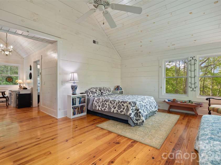 580 Split Pine Cove, Clyde, NC 28721.  MLS# CAR4375896, YatesRealty ID 19546. 