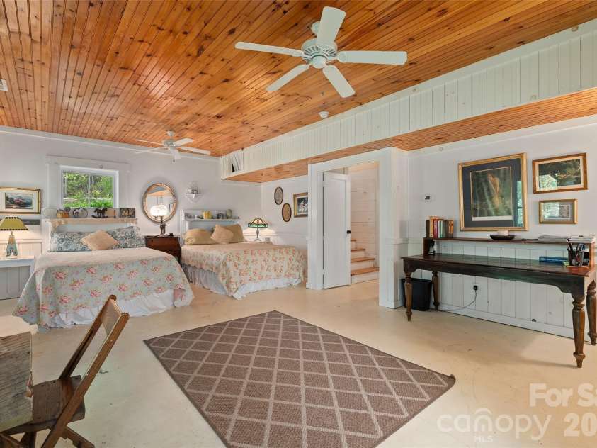 580 Split Pine Cove, Clyde, NC 28721.  MLS# CAR4375896, YatesRealty ID 19546. 