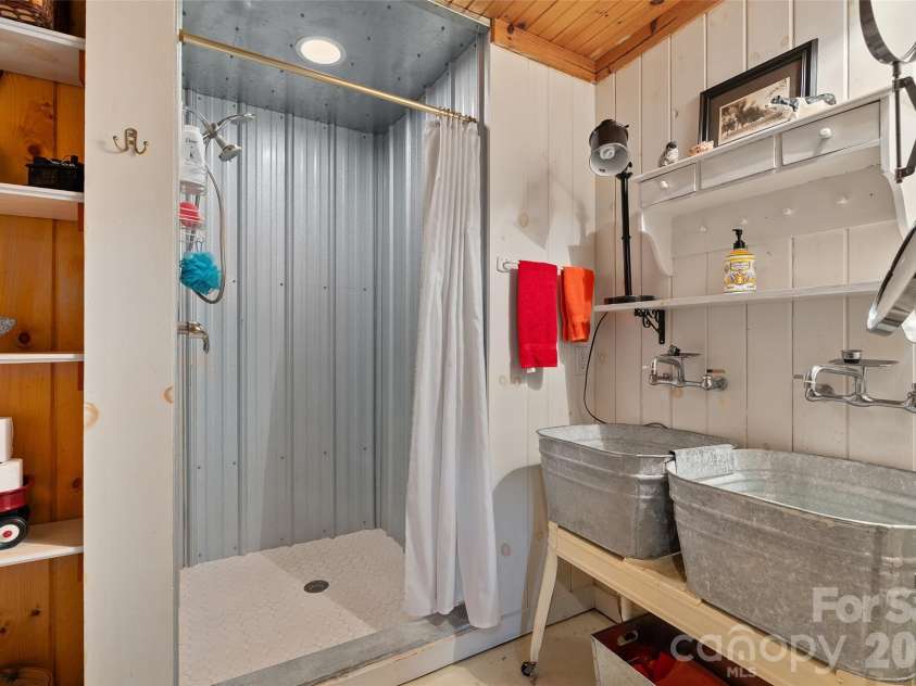 580 Split Pine Cove, Clyde, NC 28721.  MLS# CAR4375896, YatesRealty ID 19546. 