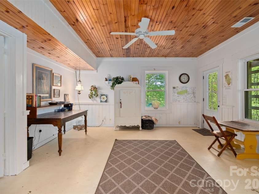 580 Split Pine Cove, Clyde, NC 28721.  MLS# CAR4375896, YatesRealty ID 19546. 