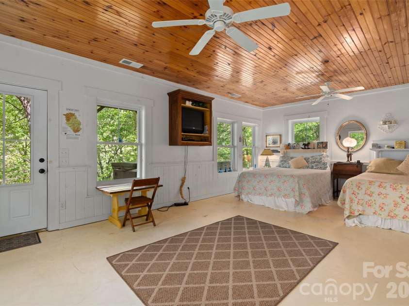 580 Split Pine Cove, Clyde, NC 28721.  MLS# CAR4375896, YatesRealty ID 19546. 