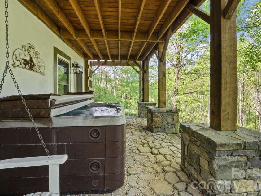 580 Split Pine Cove, Clyde, NC 28721.  MLS# CAR4375896, YatesRealty ID 19546. 
