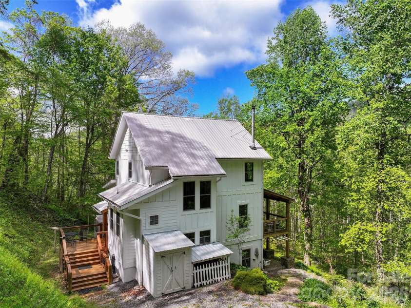 580 Split Pine Cove, Clyde, NC 28721.  MLS# CAR4375896, YatesRealty ID 19546. 