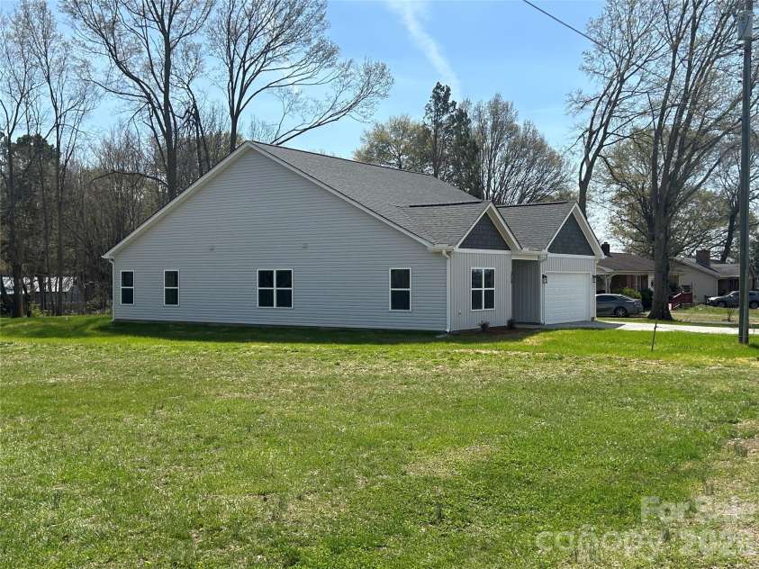 318 Sunrise Circle, Shelby, NC 28150.  MLS# CAR4343475, YatesRealty ID 19548. 