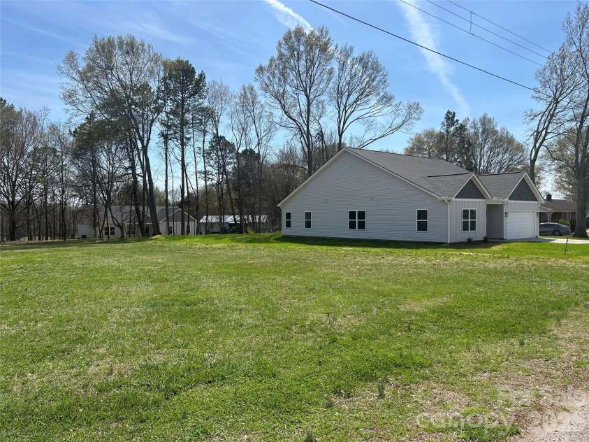 318 Sunrise Circle, Shelby, NC 28150.  MLS# CAR4343475, YatesRealty ID 19548. 