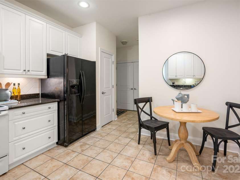 2941 Bellasera Way, Matthews, NC 28105.  MLS# CAR4226278, YatesRealty ID 19549. New SS Refrigerator and New SS Dishwasher just installed!