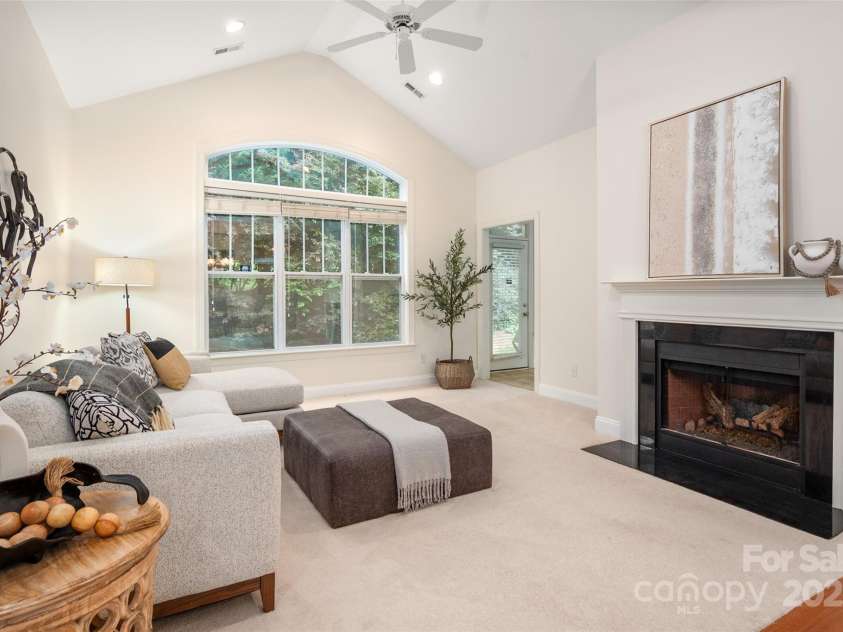 2941 Bellasera Way, Matthews, NC 28105.  MLS# CAR4226278, YatesRealty ID 19549. This charming patio home offers true one-level living with a warm, cozy feel and a nicely open layout.