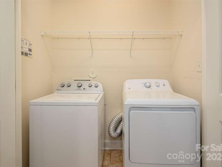 2941 Bellasera Way, Matthews, NC 28105.  MLS# CAR4226278, YatesRealty ID 19549. Washer & Dryer convey with home.