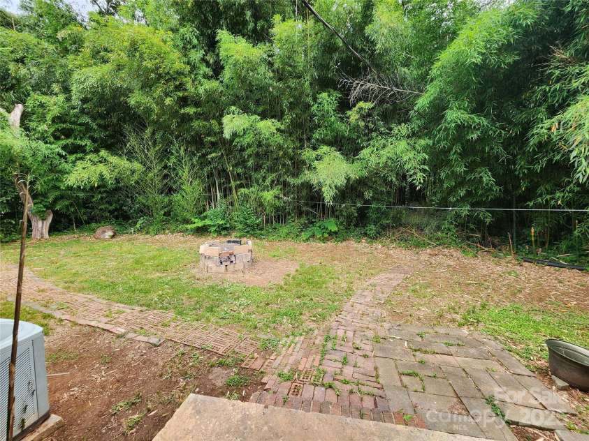 3337 Eastway Drive, Charlotte, NC 28205.  MLS# CAR4193109, YatesRealty ID 19550. Backyard