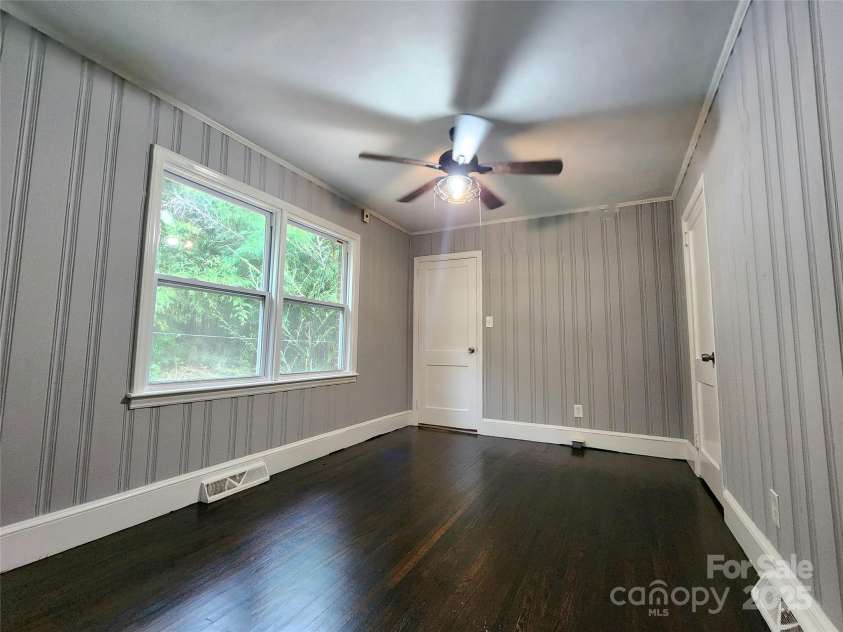 3337 Eastway Drive, Charlotte, NC 28205.  MLS# CAR4193109, YatesRealty ID 19550. Bedroom 3