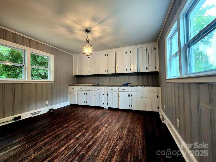 3337 Eastway Drive, Charlotte, NC 28205.  MLS# CAR4193109, YatesRealty ID 19550. Dining Room