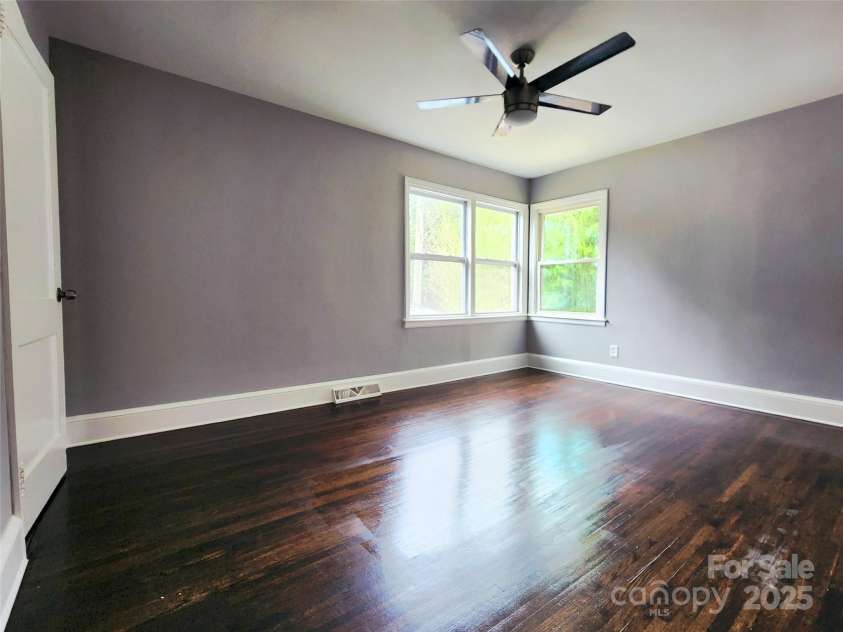 3337 Eastway Drive, Charlotte, NC 28205.  MLS# CAR4193109, YatesRealty ID 19550. Main Bedroom