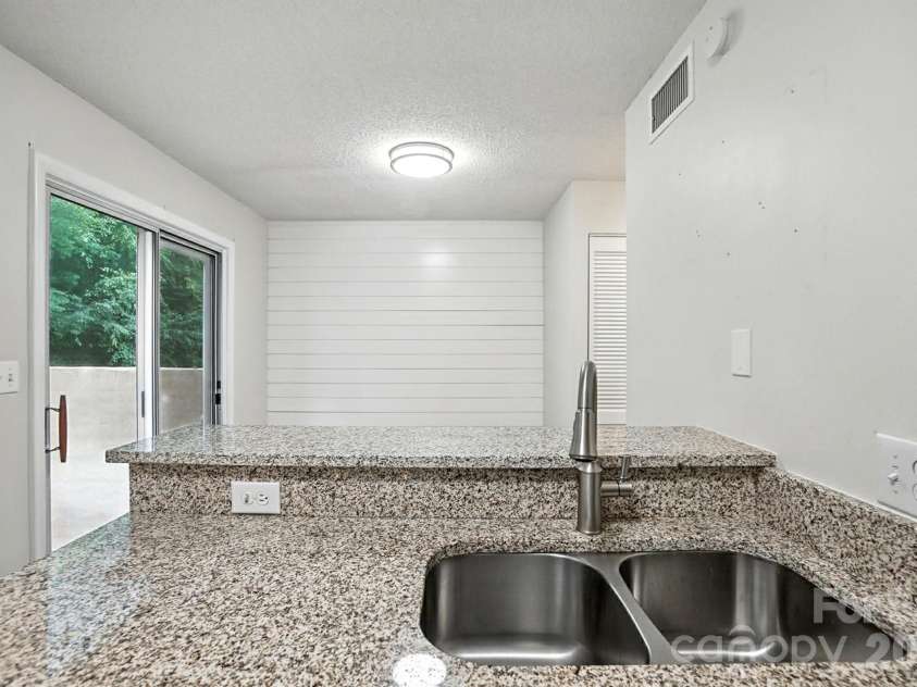1101 Surry Lane, Gastonia, NC 28054.  MLS# CAR4362418, YatesRealty ID 19551. 