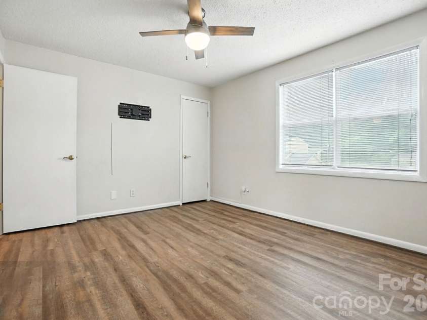 1101 Surry Lane, Gastonia, NC 28054.  MLS# CAR4362418, YatesRealty ID 19551. 