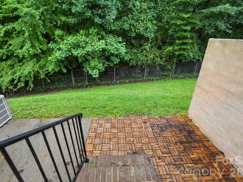 1101 Surry Lane, Gastonia, NC 28054.  MLS# CAR4362418, YatesRealty ID 19551. 