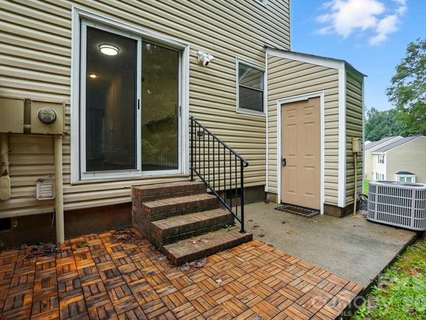 1101 Surry Lane, Gastonia, NC 28054.  MLS# CAR4362418, YatesRealty ID 19551. 