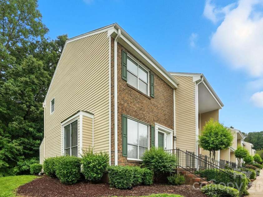 1101 Surry Lane, Gastonia, NC 28054.  MLS# CAR4362418, YatesRealty ID 19551. 