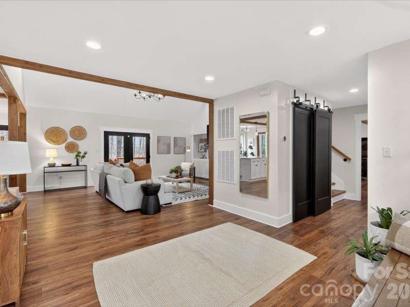 316 Wade Hampton Drive, Matthews, NC 28104.  MLS# CAR4337891, YatesRealty ID 19553. 