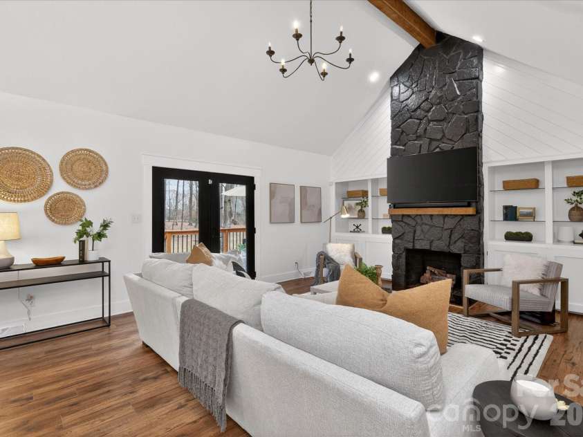 316 Wade Hampton Drive, Matthews, NC 28104.  MLS# CAR4337891, YatesRealty ID 19553. 