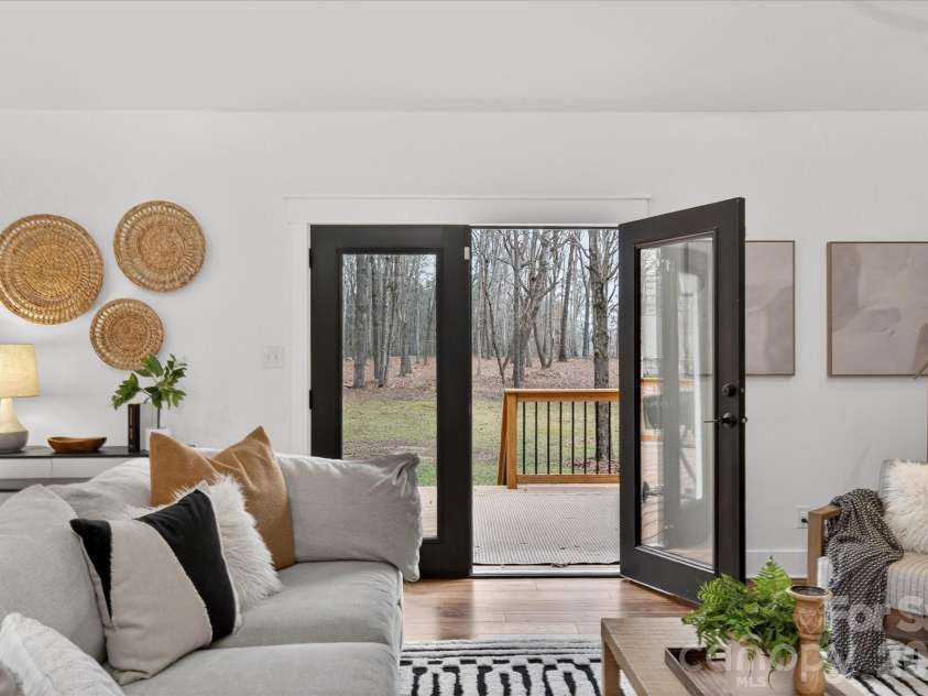 316 Wade Hampton Drive, Matthews, NC 28104.  MLS# CAR4337891, YatesRealty ID 19553. 