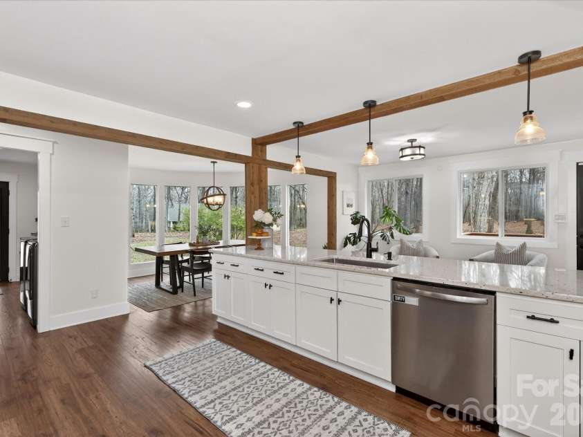 316 Wade Hampton Drive, Matthews, NC 28104.  MLS# CAR4337891, YatesRealty ID 19553. 