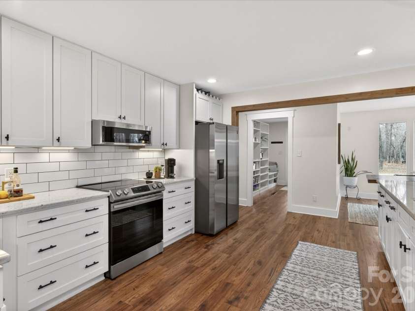 316 Wade Hampton Drive, Matthews, NC 28104.  MLS# CAR4337891, YatesRealty ID 19553. 