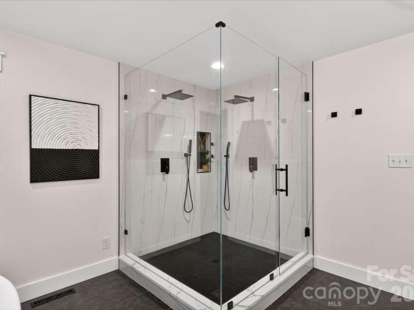 316 Wade Hampton Drive, Matthews, NC 28104.  MLS# CAR4337891, YatesRealty ID 19553. 