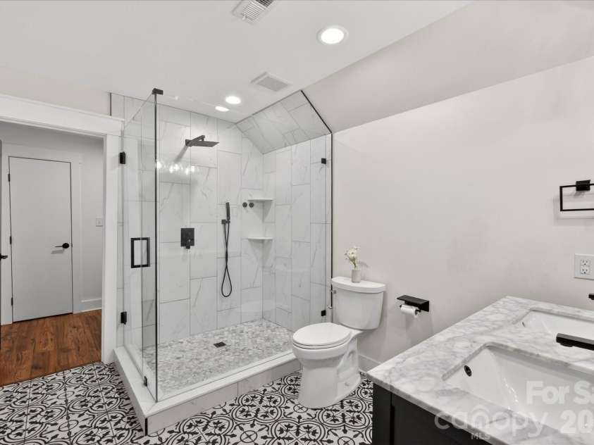 316 Wade Hampton Drive, Matthews, NC 28104.  MLS# CAR4337891, YatesRealty ID 19553. 