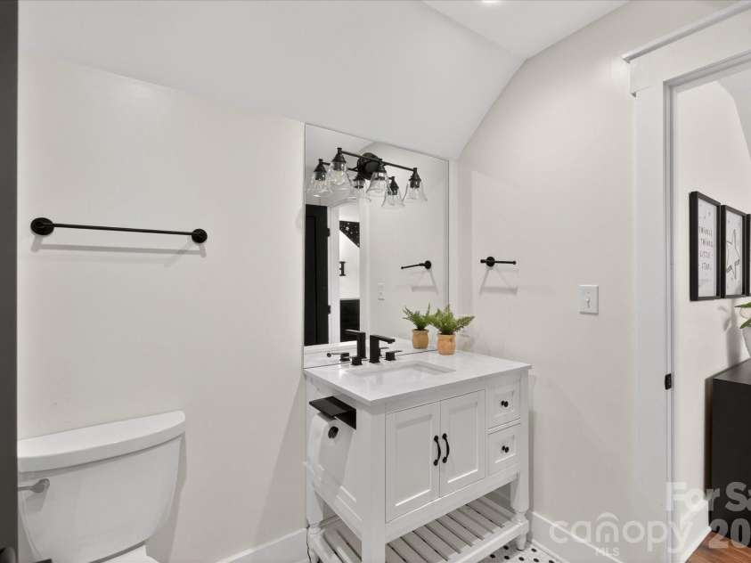 316 Wade Hampton Drive, Matthews, NC 28104.  MLS# CAR4337891, YatesRealty ID 19553. 