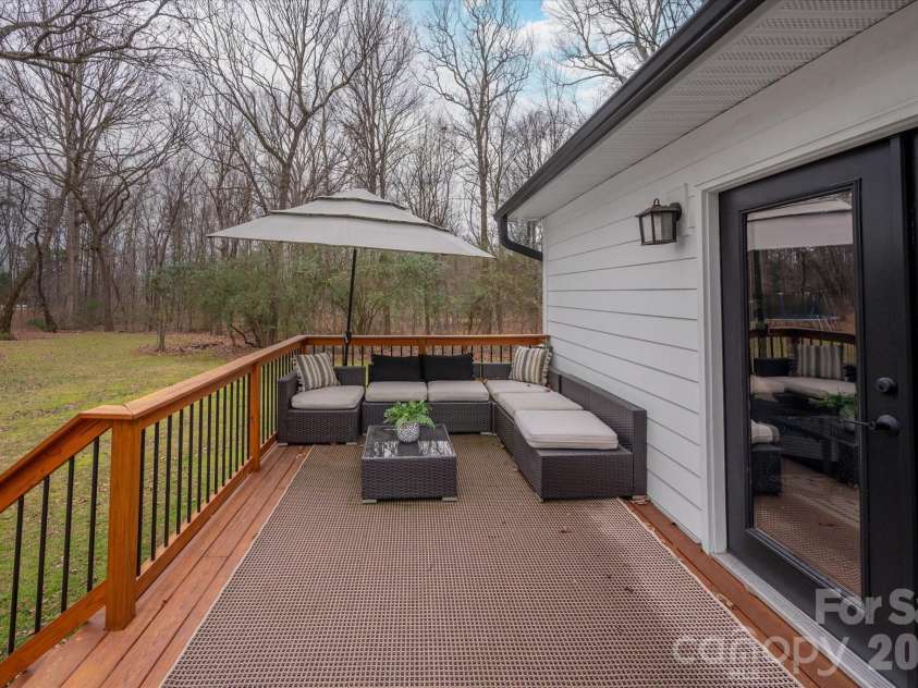 316 Wade Hampton Drive, Matthews, NC 28104.  MLS# CAR4337891, YatesRealty ID 19553. 