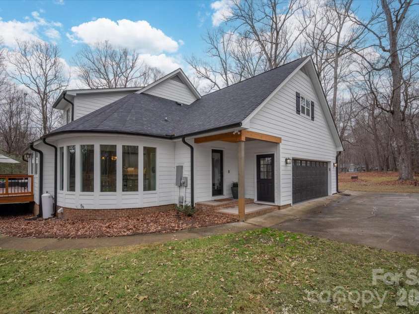 316 Wade Hampton Drive, Matthews, NC 28104.  MLS# CAR4337891, YatesRealty ID 19553. 