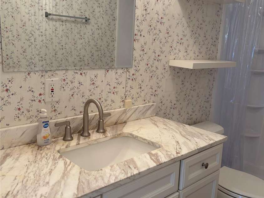 261 White Ash Circle, Hendersonville, NC 28739.  MLS# CAR4338234, YatesRealty ID 19554. Bathroom 2