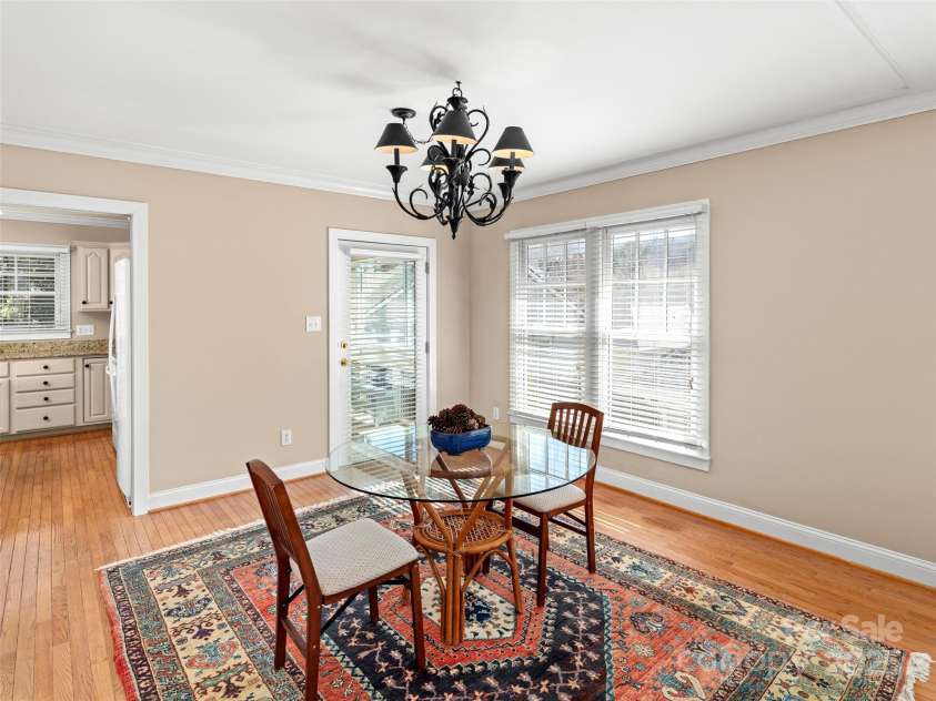 7 Creekside Way, Asheville, NC 28804.  MLS# CAR4228593, YatesRealty ID 19554. Dining Room