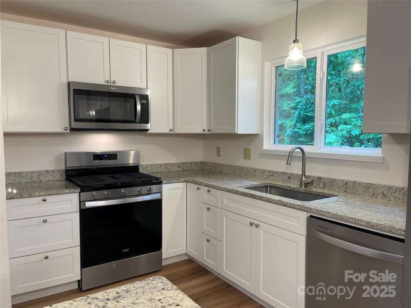 132 Jarrett Road, Bakersville, NC 28705.  MLS# CAR4271068, YatesRealty ID 19556. Kitchen2