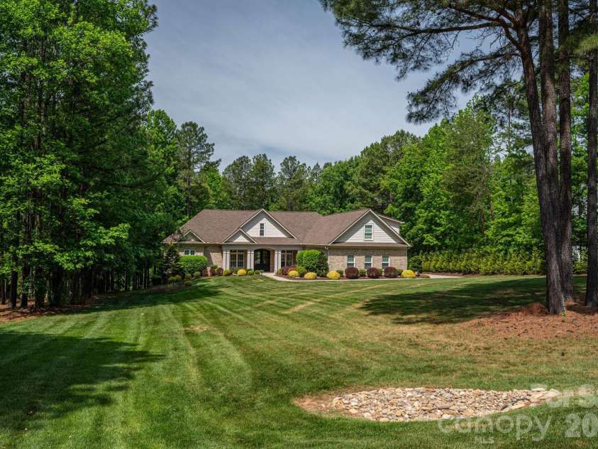 6627 Harbor Oaks Drive, Denver, NC 28037.  MLS# CAR4366457, YatesRealty ID 19556. 