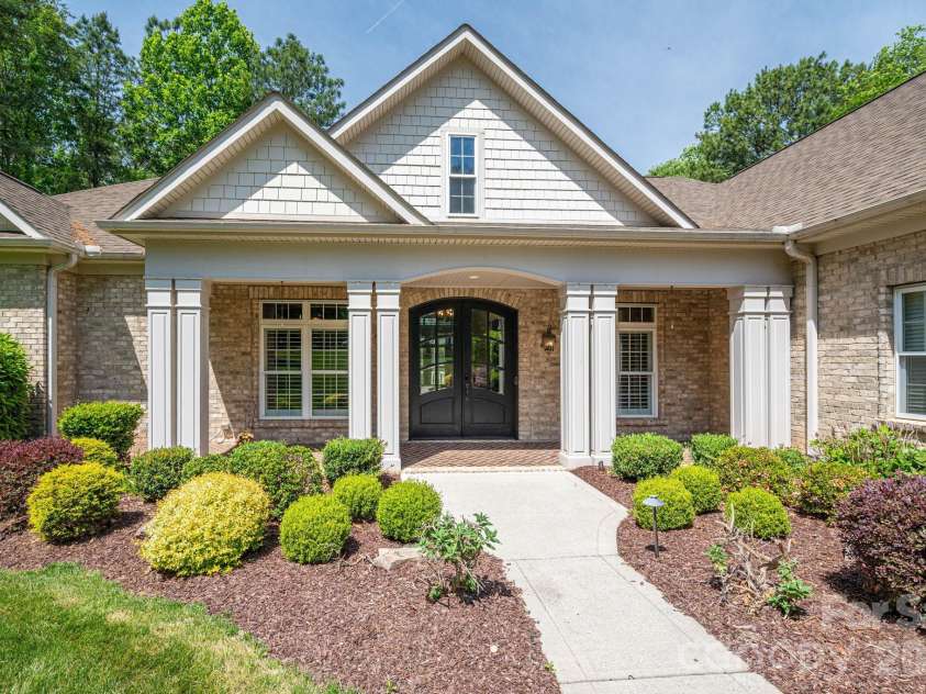 6627 Harbor Oaks Drive, Denver, NC 28037.  MLS# CAR4366457, YatesRealty ID 19556. 