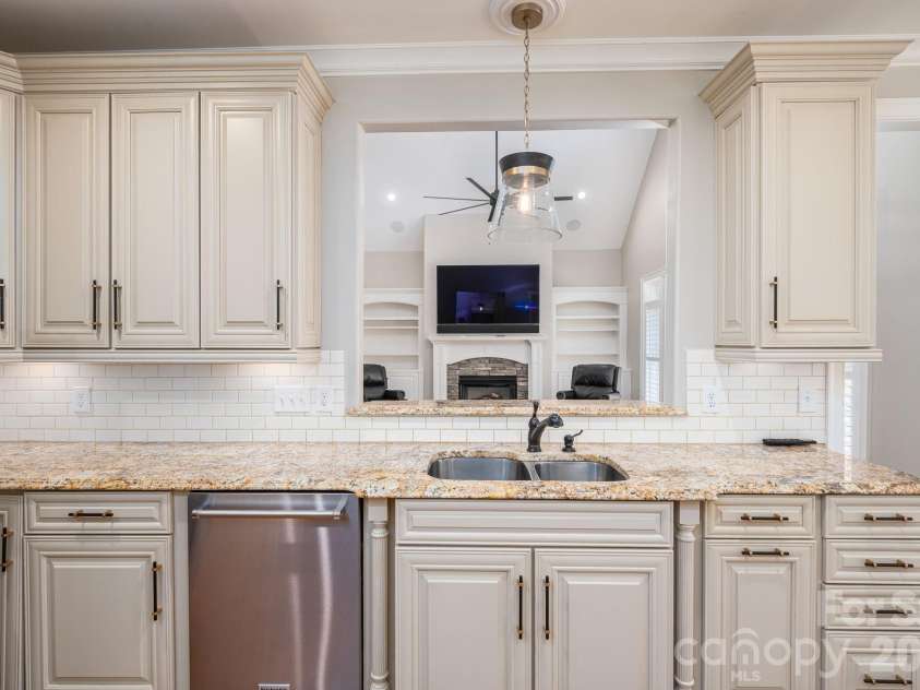 6627 Harbor Oaks Drive, Denver, NC 28037.  MLS# CAR4366457, YatesRealty ID 19556. 