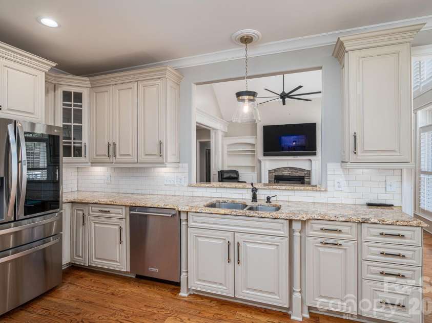 6627 Harbor Oaks Drive, Denver, NC 28037.  MLS# CAR4366457, YatesRealty ID 19556. 