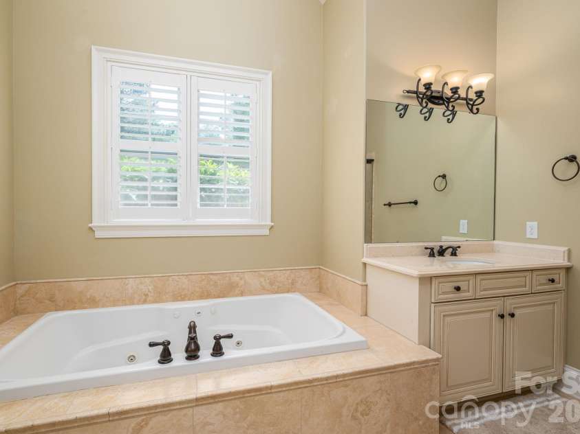 6627 Harbor Oaks Drive, Denver, NC 28037.  MLS# CAR4366457, YatesRealty ID 19556. 
