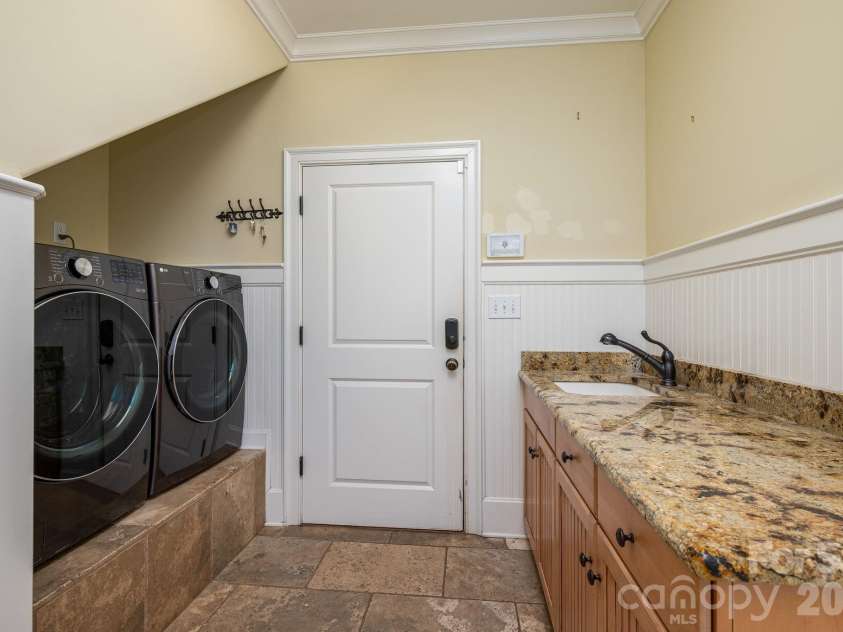 6627 Harbor Oaks Drive, Denver, NC 28037.  MLS# CAR4366457, YatesRealty ID 19556. 