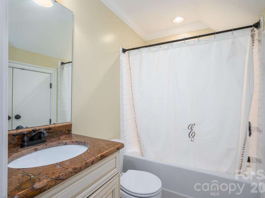 6627 Harbor Oaks Drive, Denver, NC 28037.  MLS# CAR4366457, YatesRealty ID 19556. 