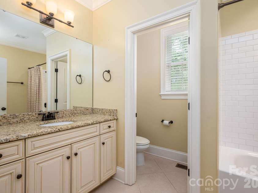 6627 Harbor Oaks Drive, Denver, NC 28037.  MLS# CAR4366457, YatesRealty ID 19556. 