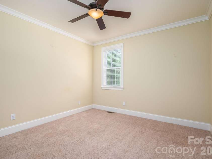 6627 Harbor Oaks Drive, Denver, NC 28037.  MLS# CAR4366457, YatesRealty ID 19556. 