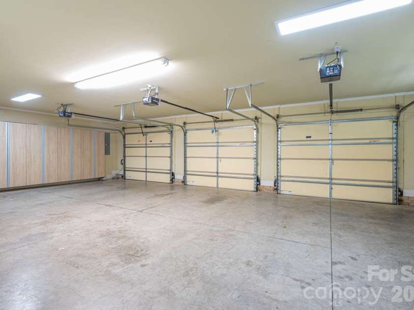 6627 Harbor Oaks Drive, Denver, NC 28037.  MLS# CAR4366457, YatesRealty ID 19556. 