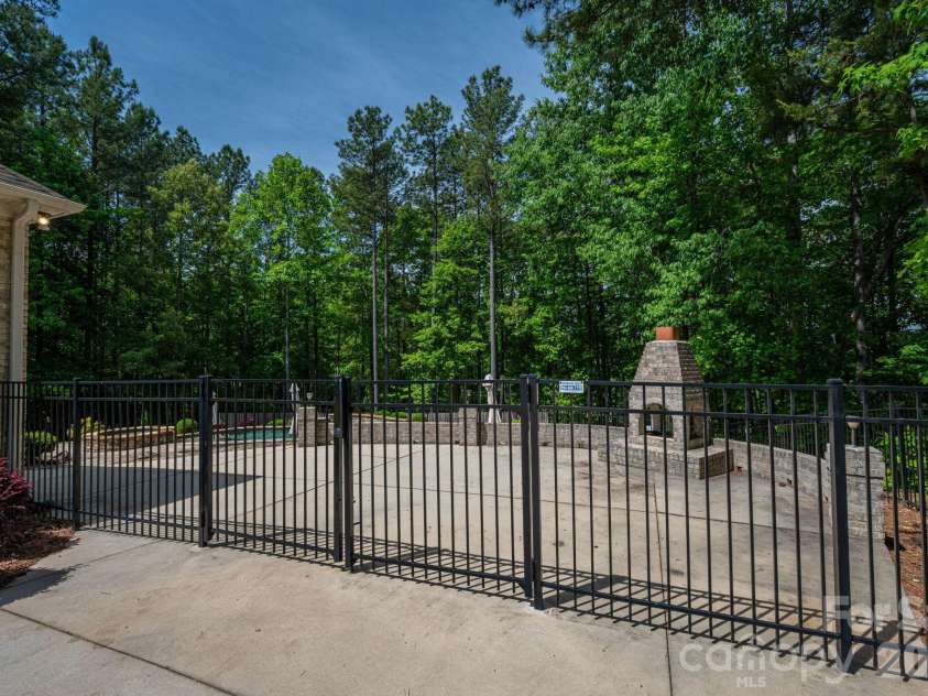 6627 Harbor Oaks Drive, Denver, NC 28037.  MLS# CAR4366457, YatesRealty ID 19556. 