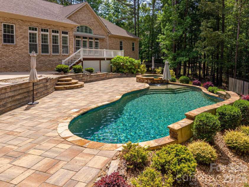 6627 Harbor Oaks Drive, Denver, NC 28037.  MLS# CAR4366457, YatesRealty ID 19556. 