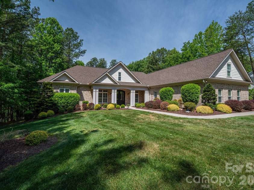 6627 Harbor Oaks Drive, Denver, NC 28037.  MLS# CAR4366457, YatesRealty ID 19556. 