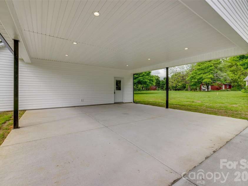 1276 Fincher Road, Fort Lawn, SC 29714.  MLS# CAR4375082, YatesRealty ID 19557. Representative photo of same build. Layout reversed per attached floorplan. Colors and selections may differ.