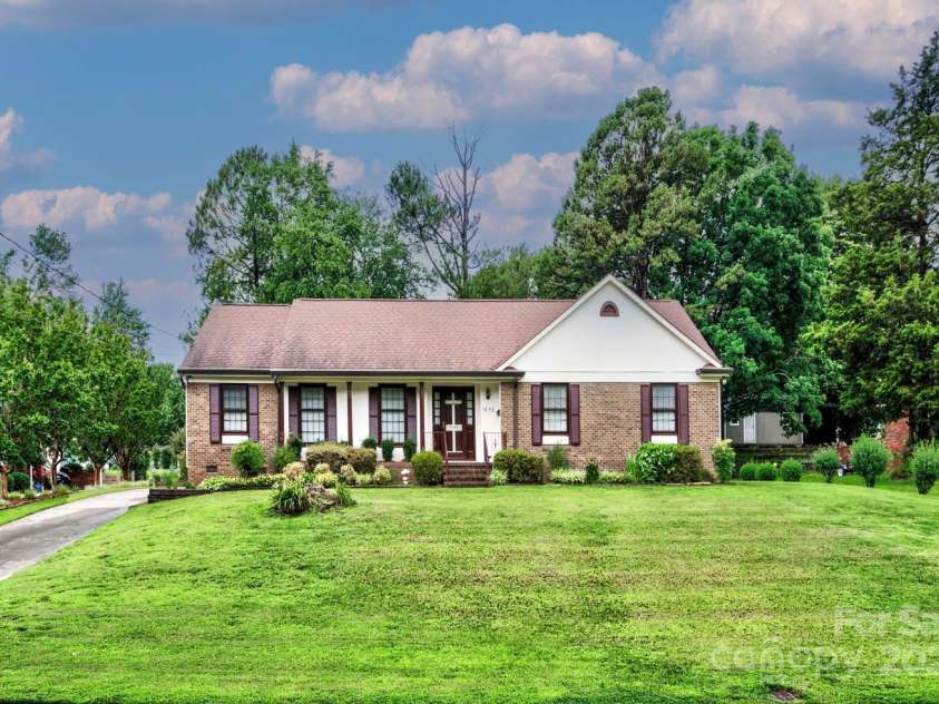 1658 Buckingham Avenue, Gastonia, NC 28054.  MLS# CAR4270551, YatesRealty ID 19557. 